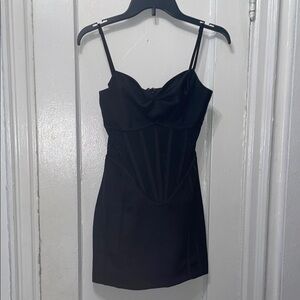 h:ours Black Sweetheart Neck Sheath Mini Dress
